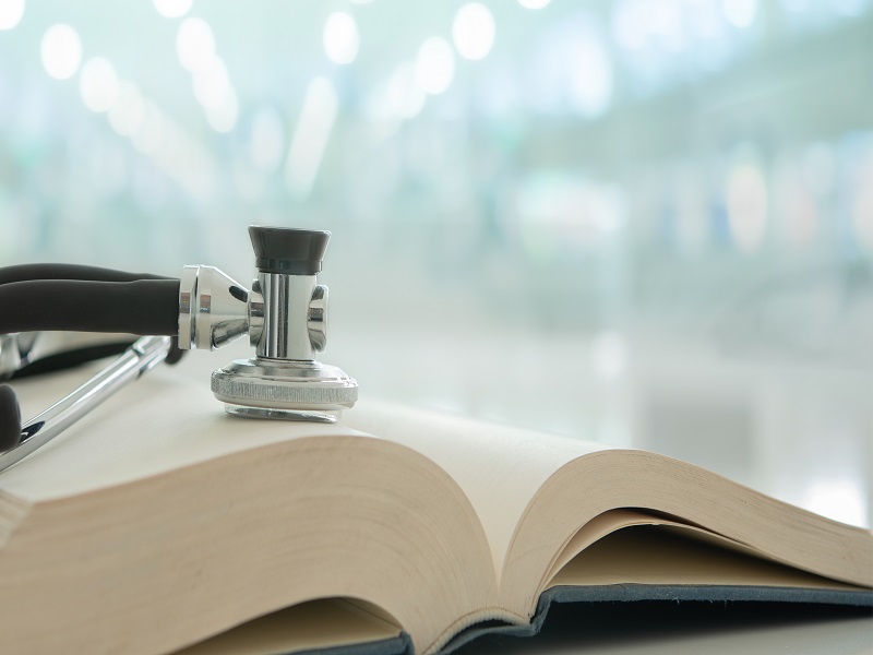 父親坐牢被笑，3子女改母姓判准